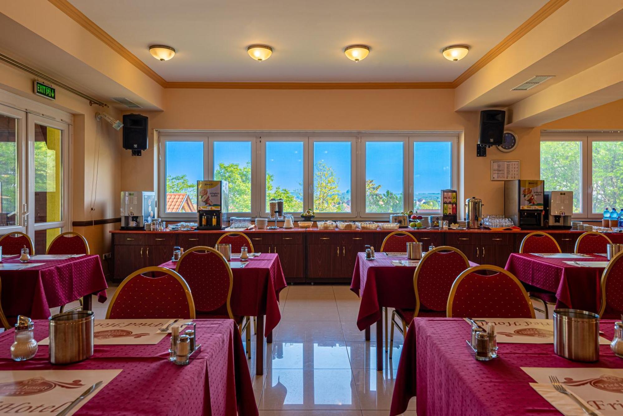 Fried Kastely Hotel Simontornya Exterior photo