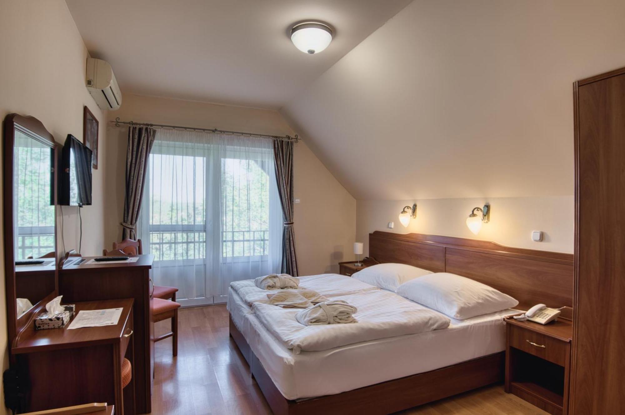 Fried Kastely Hotel Simontornya Exterior photo