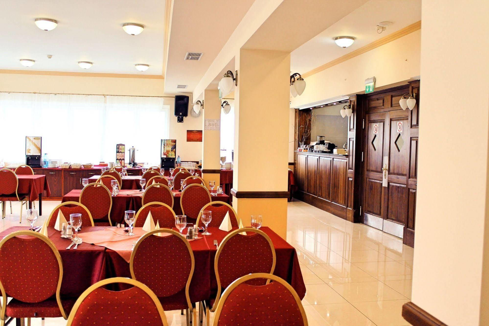 Fried Kastely Hotel Simontornya Exterior photo